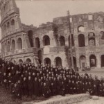 Seminaristi pri Koloseu v Ríme