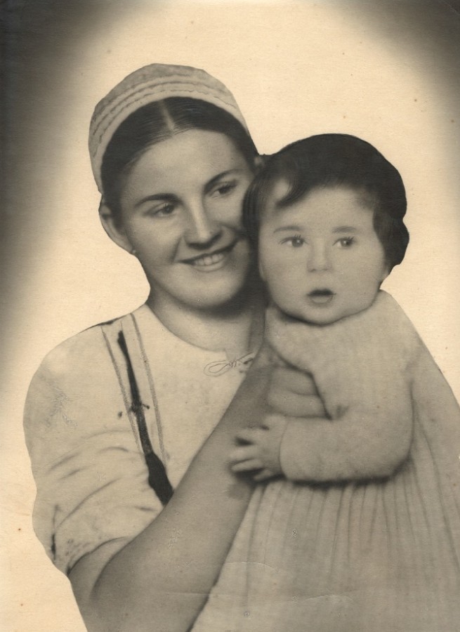 matka_so_synom_1945
