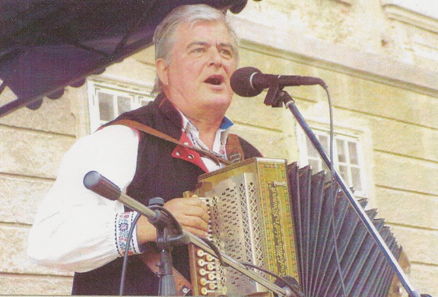 Vilo Meško s heligónkou