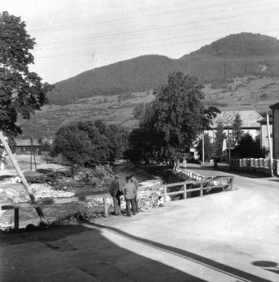 Pred kostolom